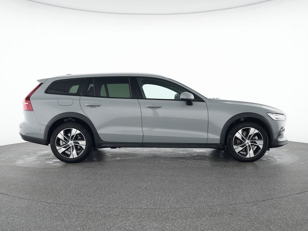 Volvo V60 Cross Country 2024