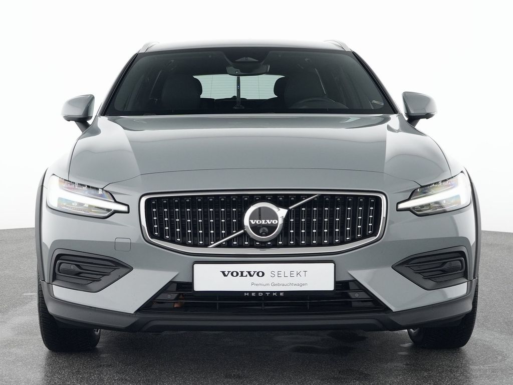 Volvo V60 Cross Country 2024
