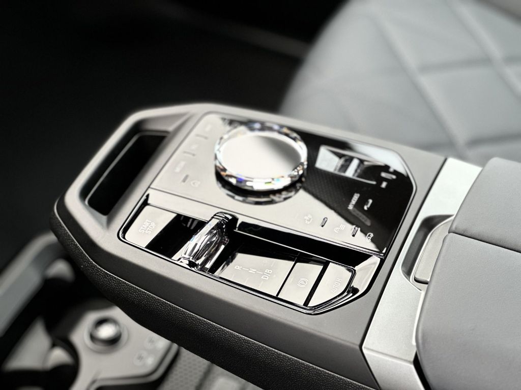 BMW iX 2025