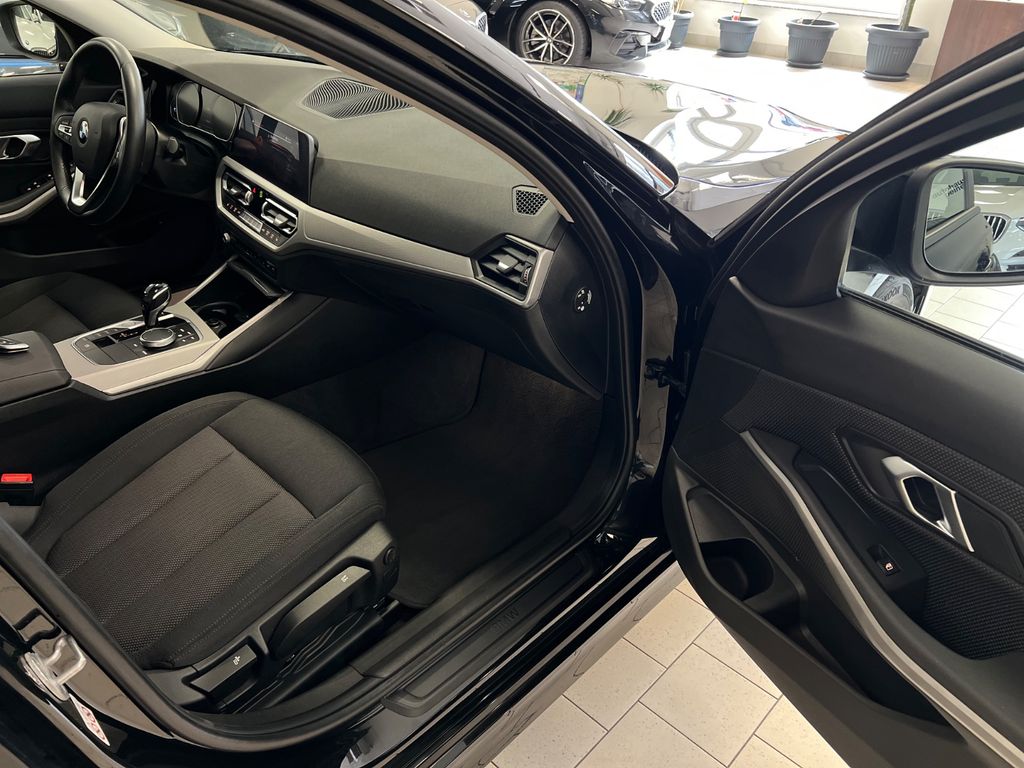 BMW 318 2021