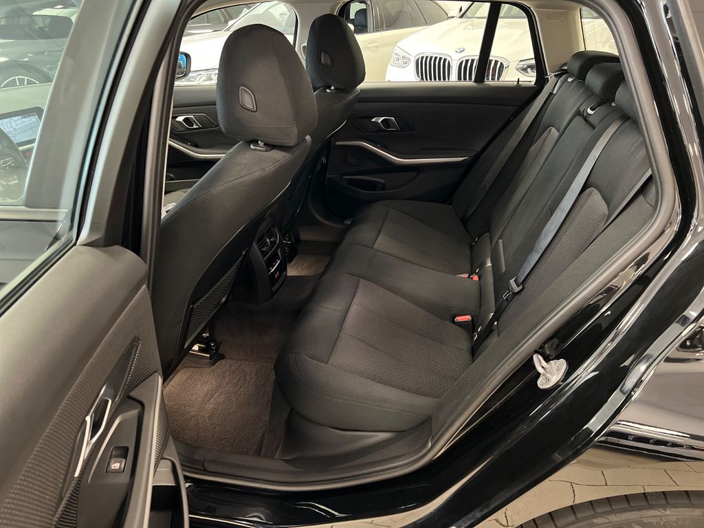 BMW 318 2021