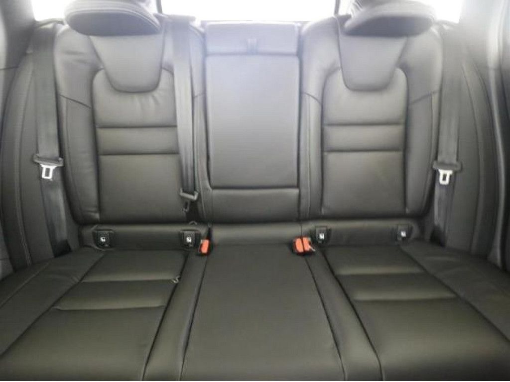 Volvo V60 2025