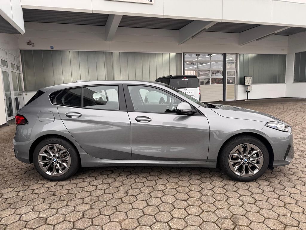 BMW 120 2025