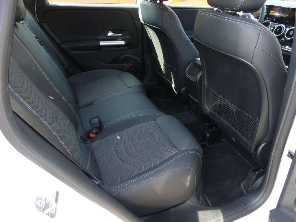 Mercedes-Benz B 200 2024