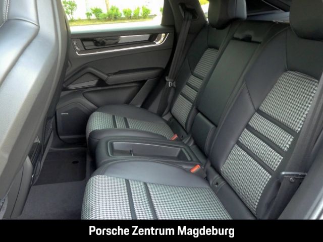 Porsche Cayenne 2025