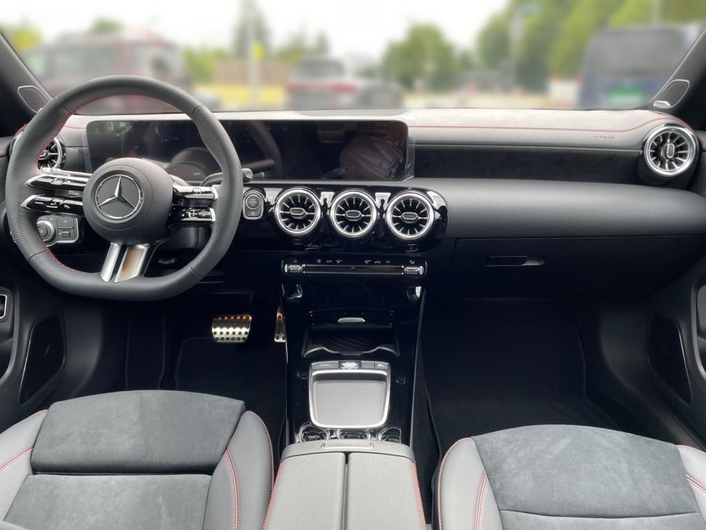 Mercedes-Benz CLA 200 2024