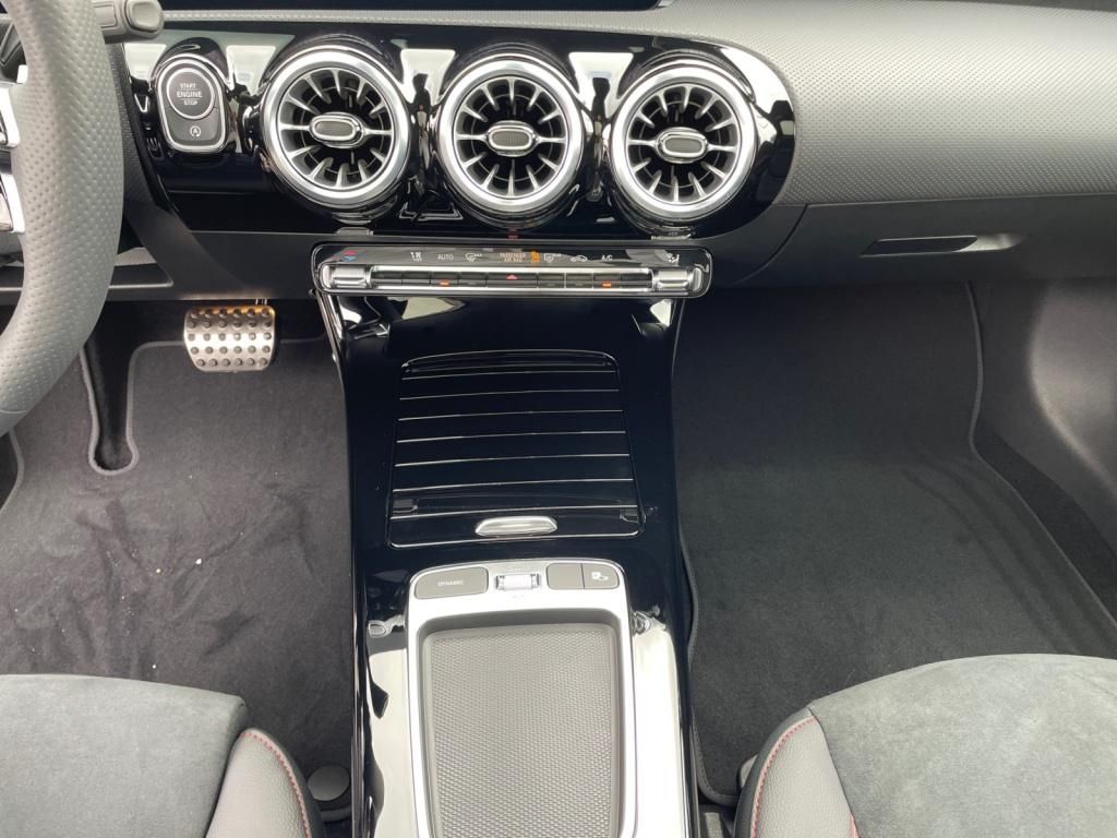 Mercedes-Benz CLA 200 2024