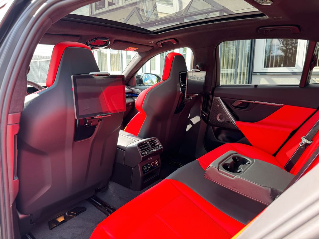 BMW M5 2025