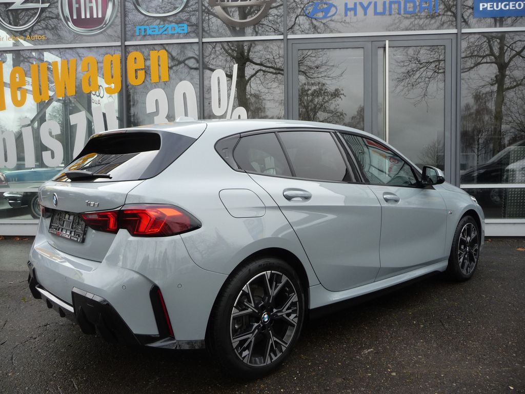 BMW 118 2025