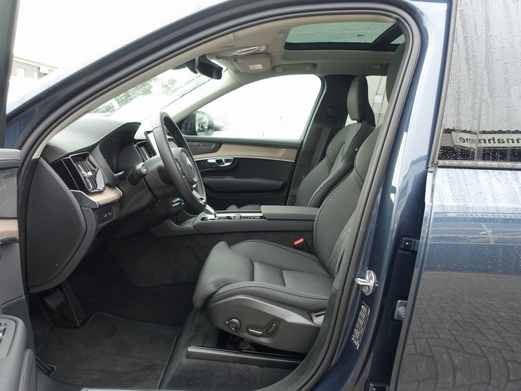 Volvo XC90 2025
