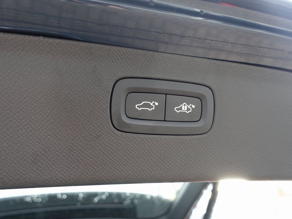 Volvo XC90 2025