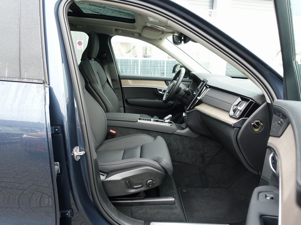 Volvo XC90 2025