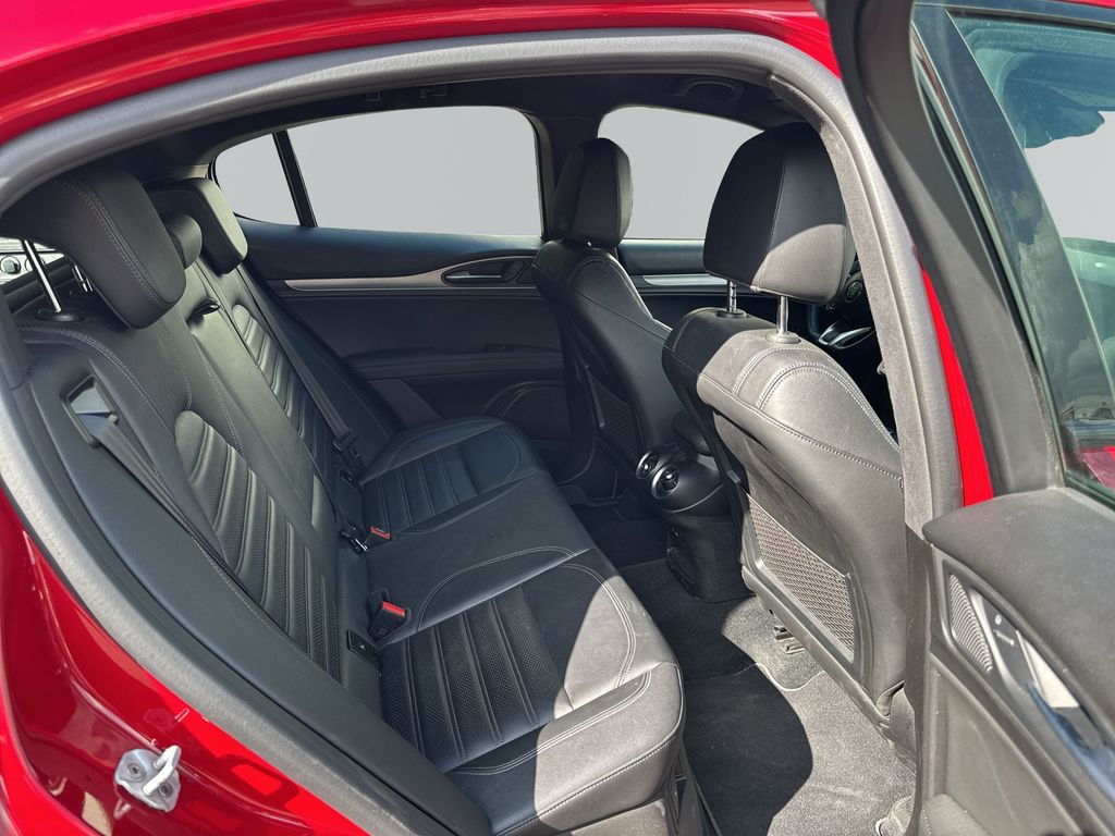 Alfa Romeo Stelvio 2023