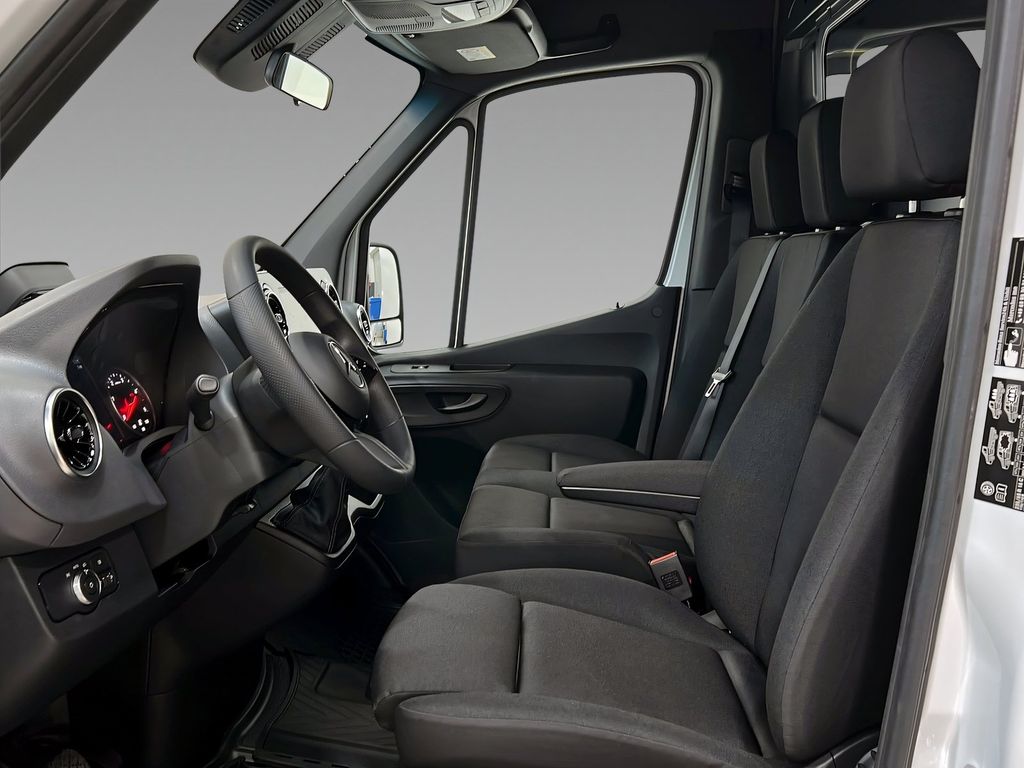 Mercedes-Benz Sprinter 2025