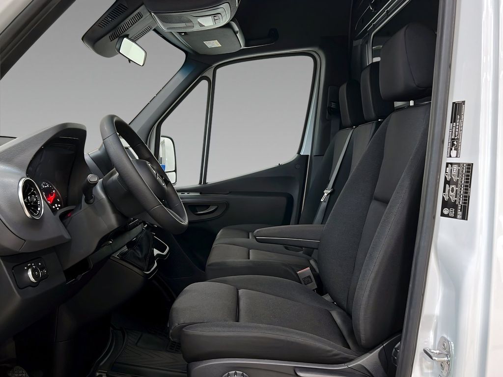 Mercedes-Benz Sprinter 2025