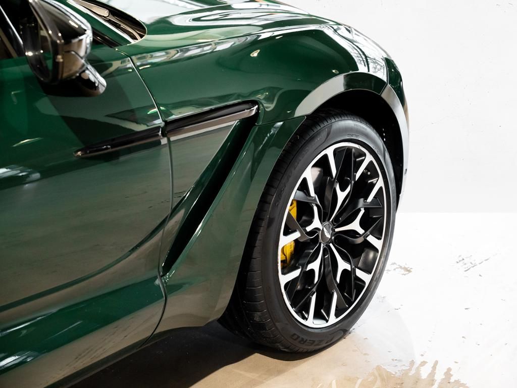 Aston Martin DBX 2021