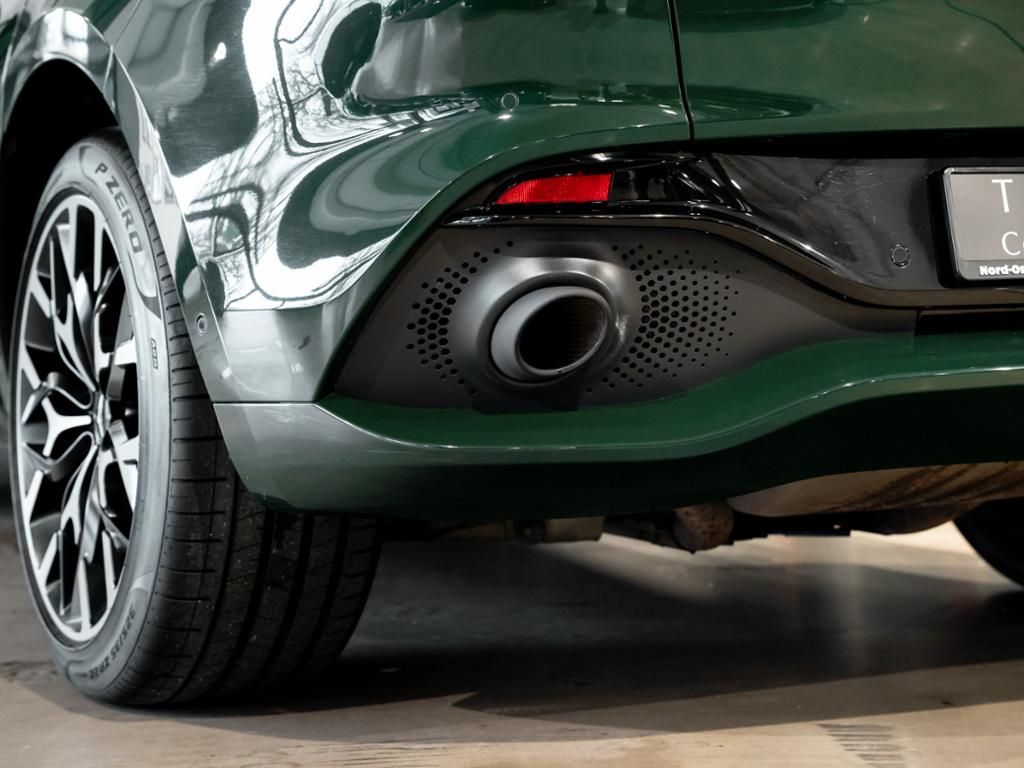 Aston Martin DBX 2021