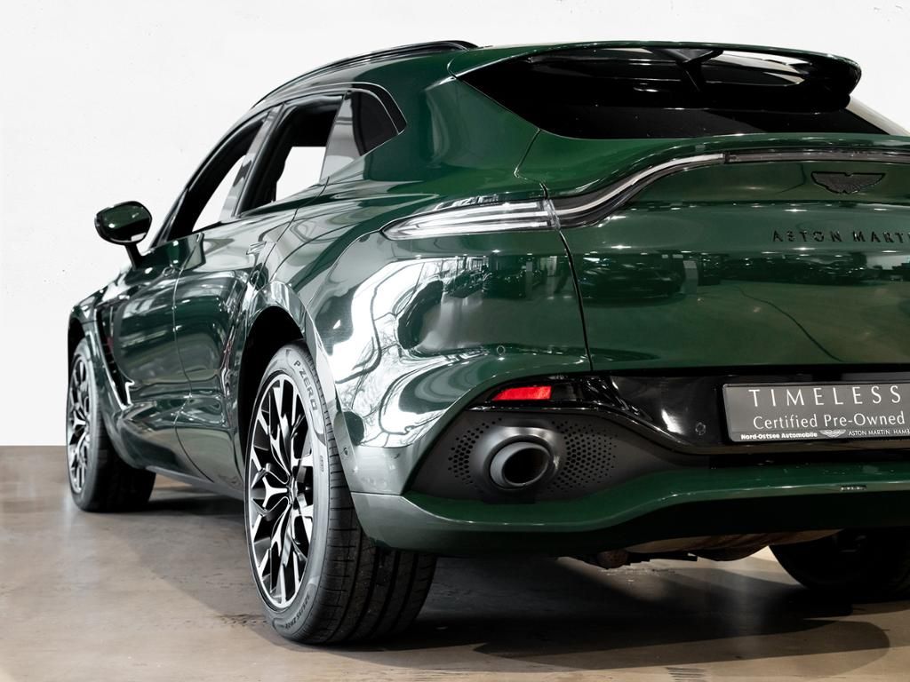 Aston Martin DBX 2021