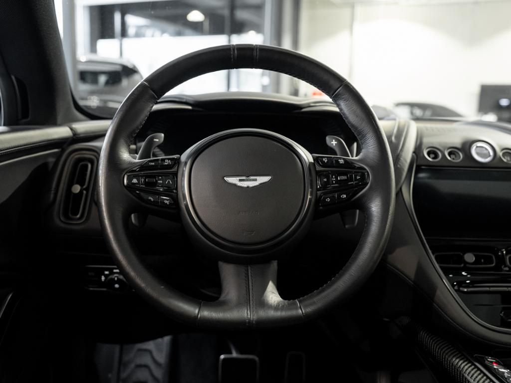 Aston Martin DBX 2021