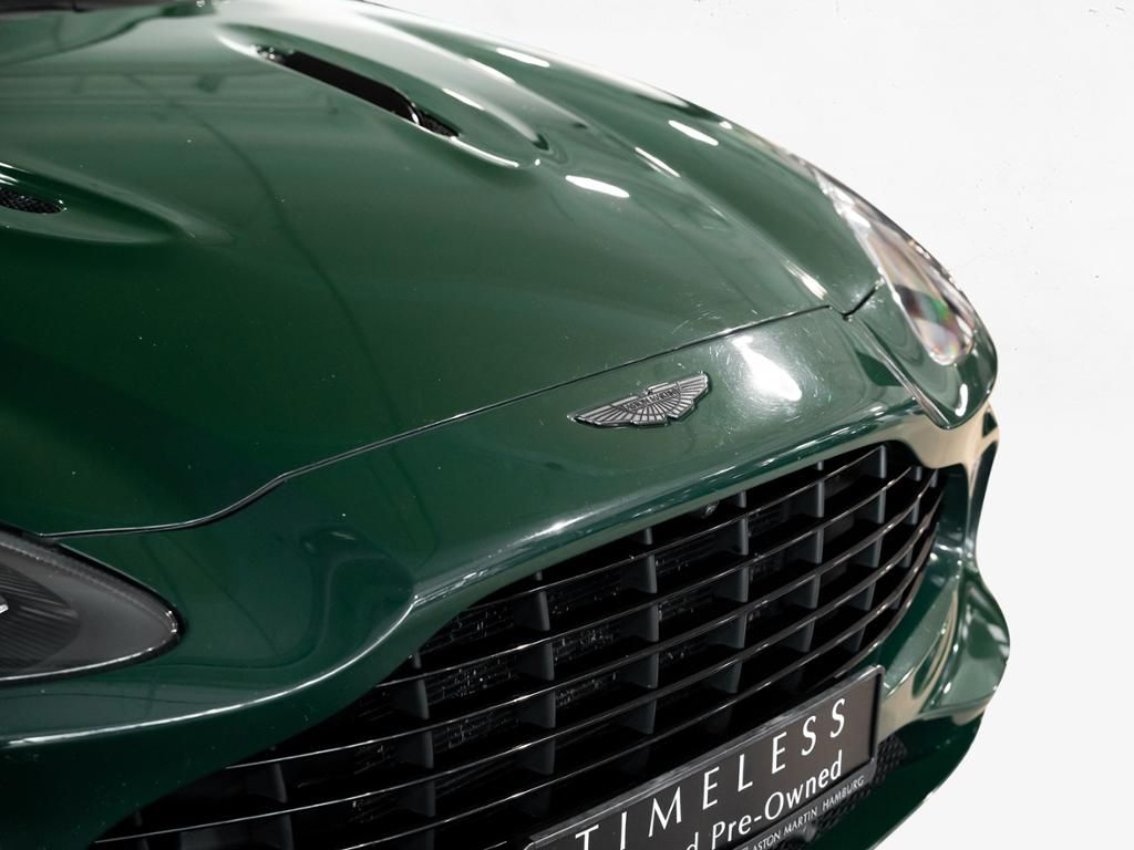 Aston Martin DBX 2021