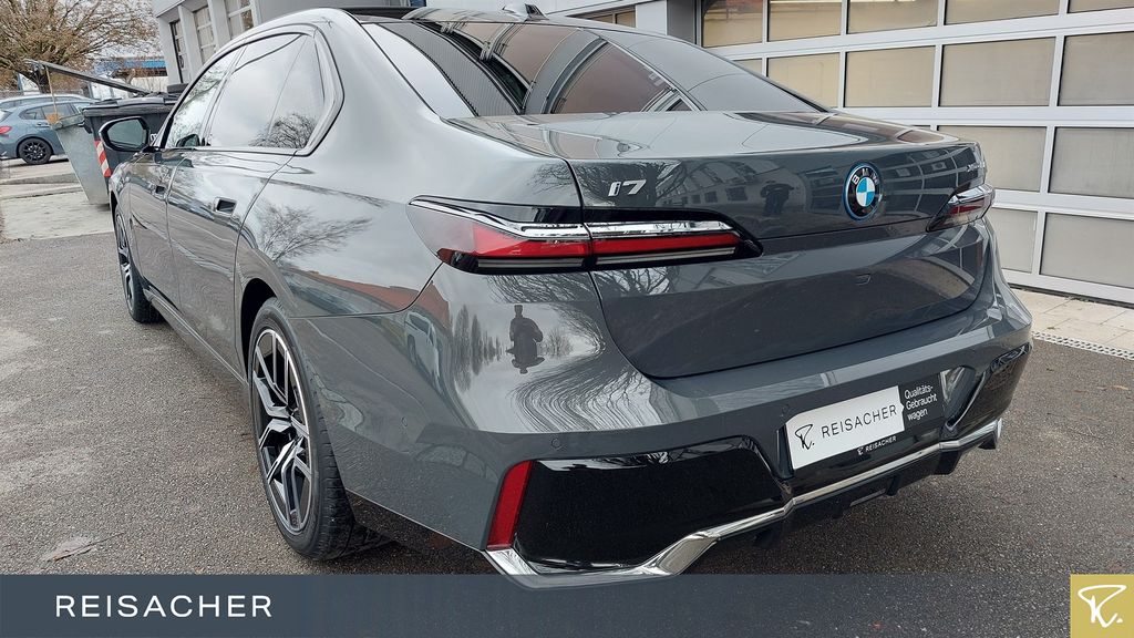 BMW i7 2024