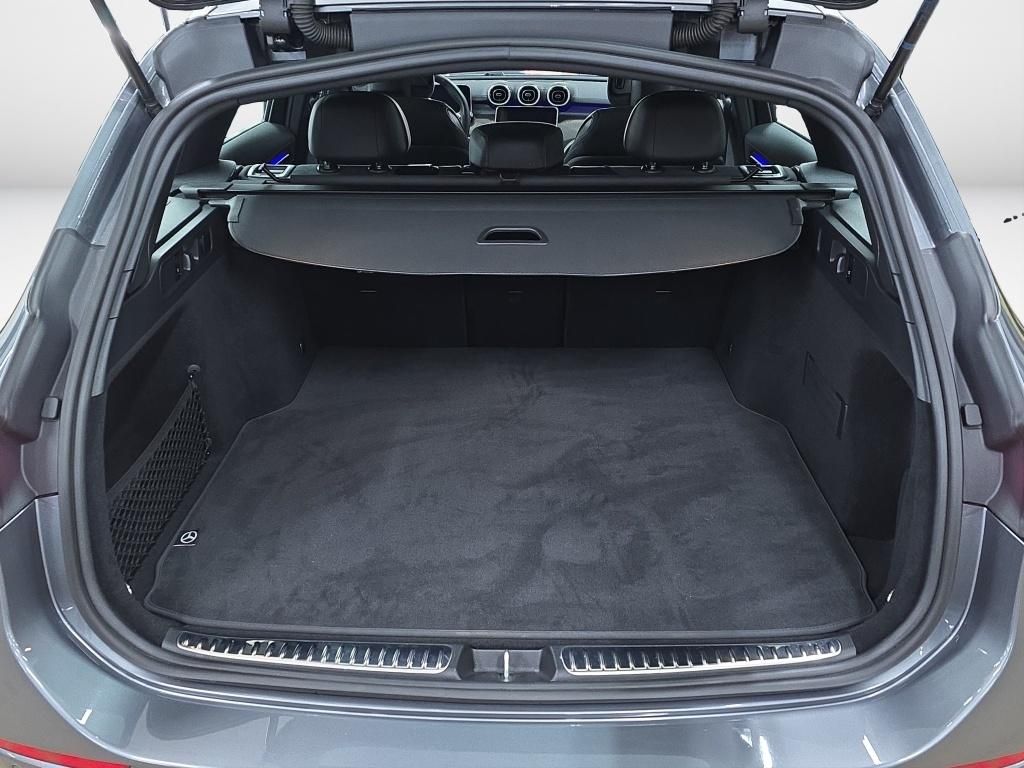 Mercedes-Benz C 300 2025