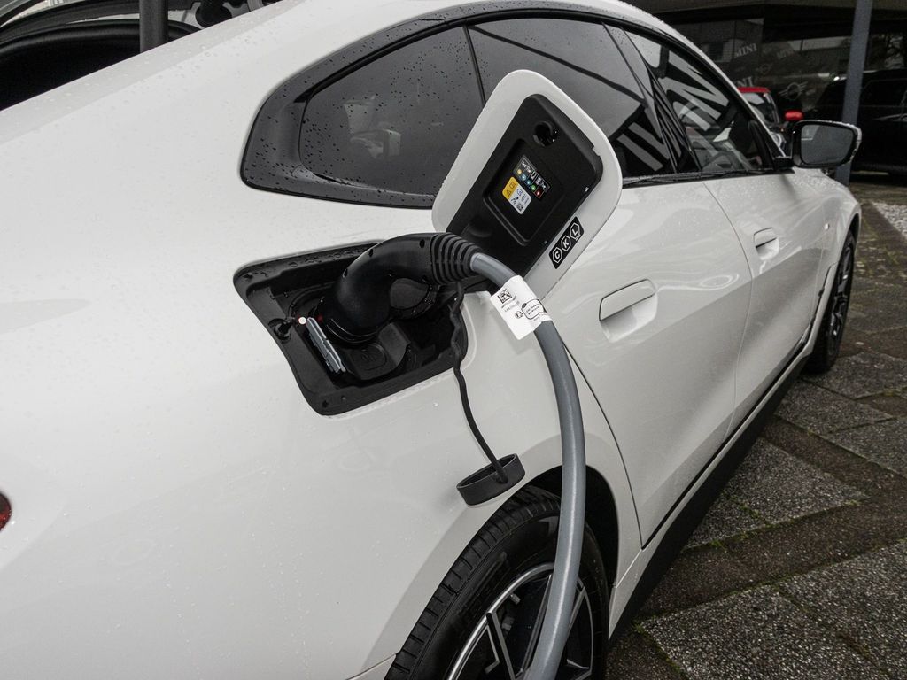 BMW i4 2023