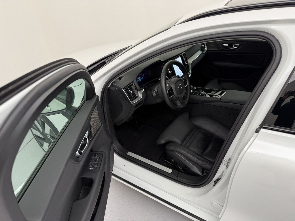 Volvo V60 2025