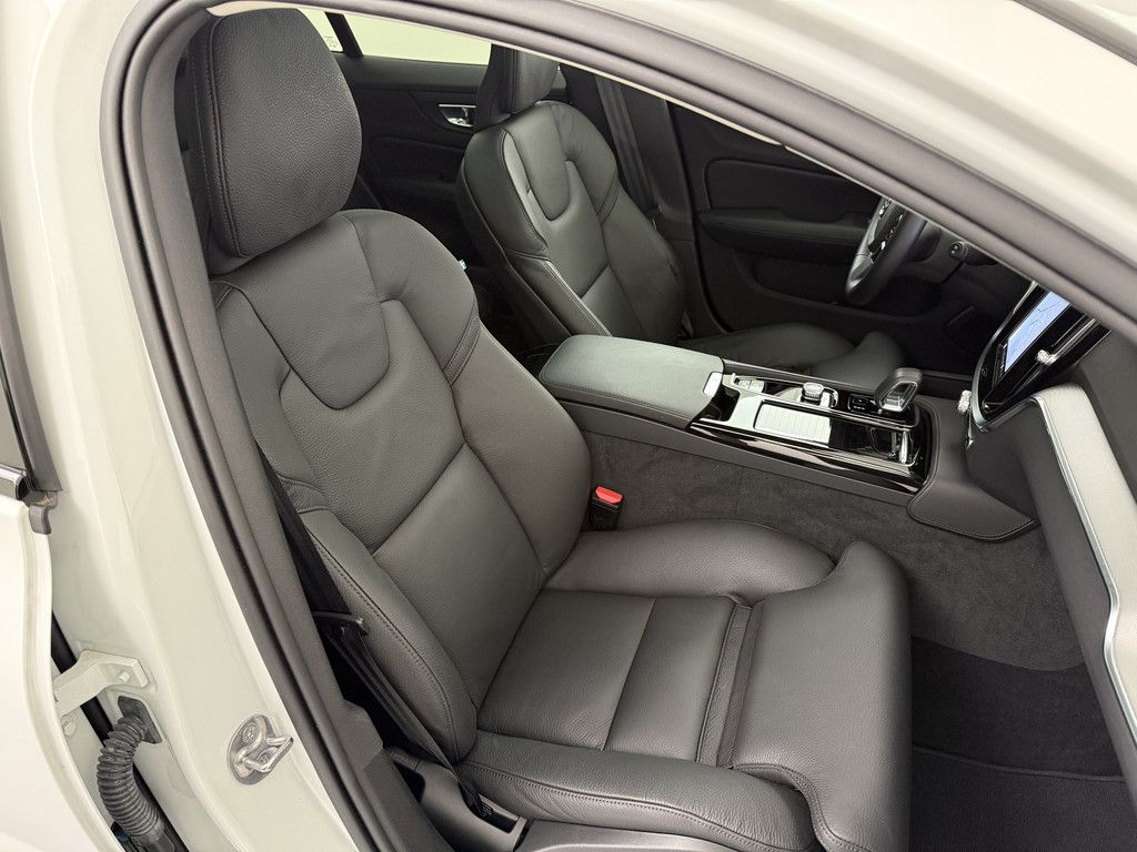 Volvo V60 2025