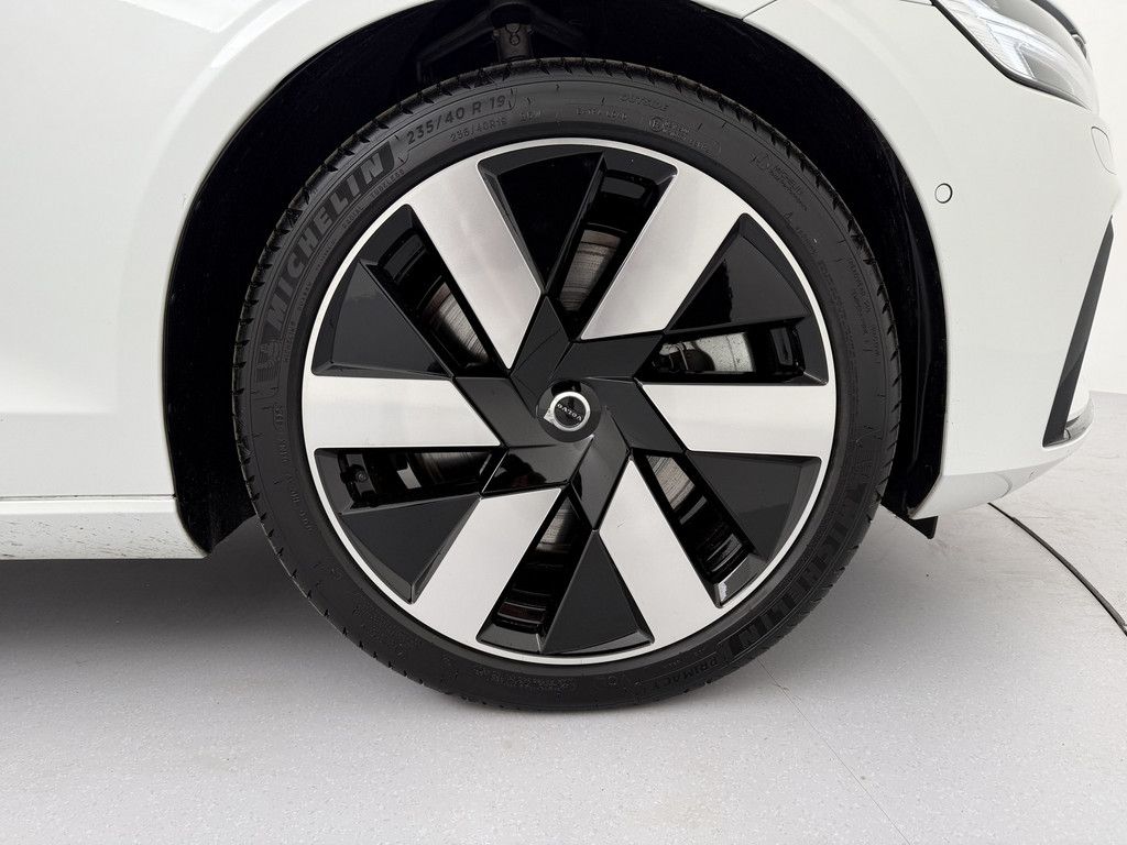 Volvo V60 2025