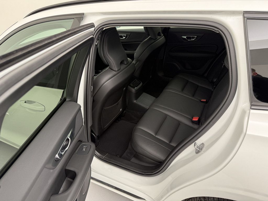Volvo V60 2025