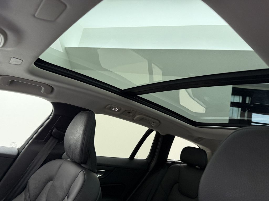Volvo V60 2025