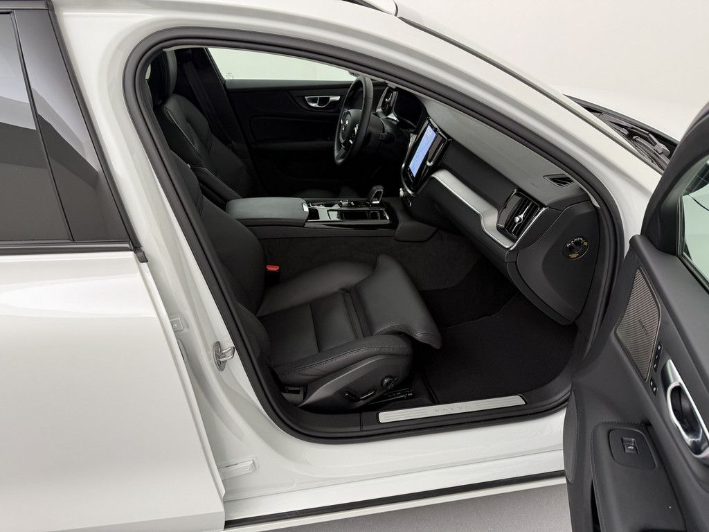 Volvo V60 2025