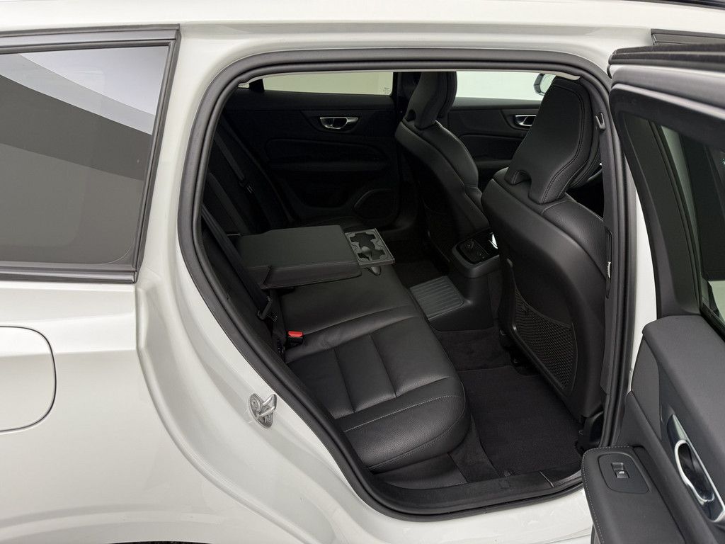 Volvo V60 2025