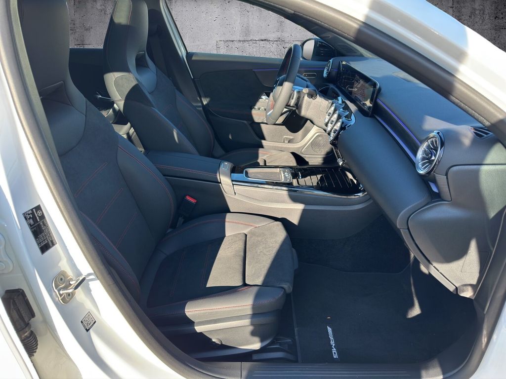 Mercedes-Benz A 200 2025