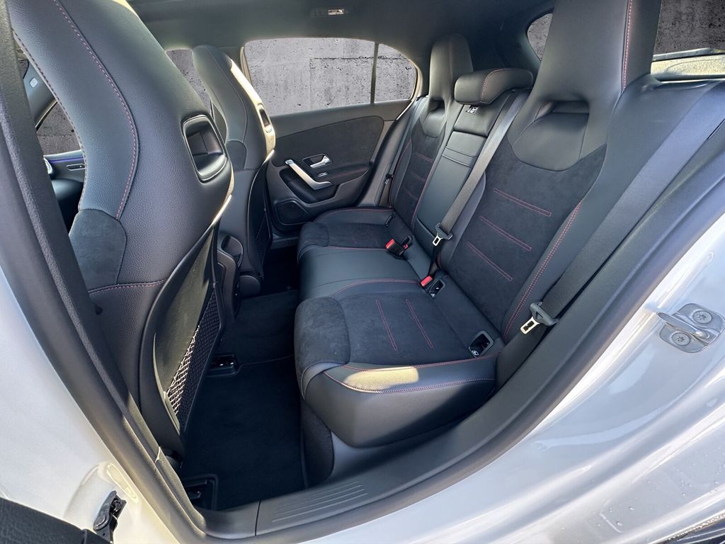 Mercedes-Benz A 200 2025