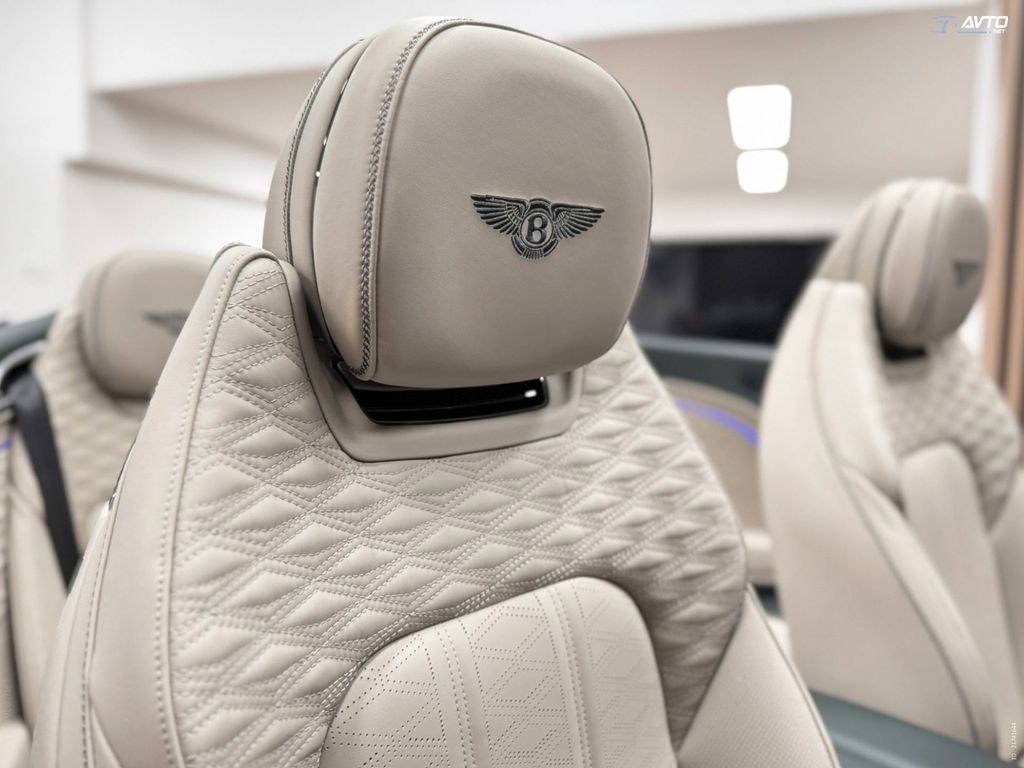 Bentley Continental GTC 2025