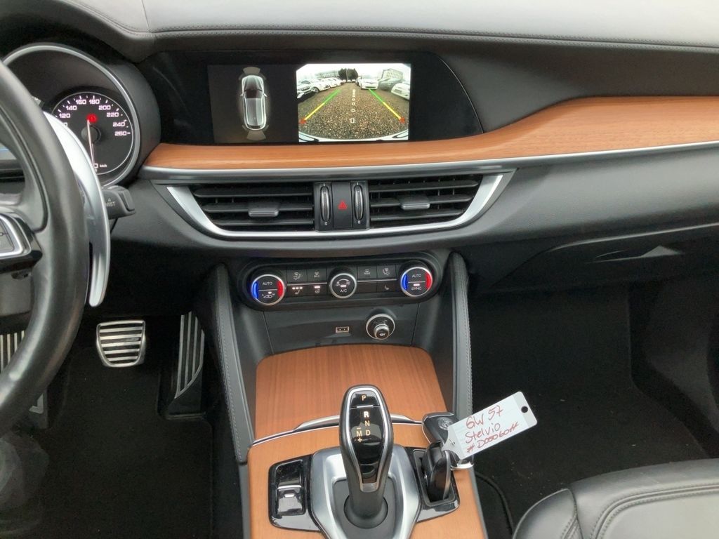Alfa Romeo Stelvio 2021