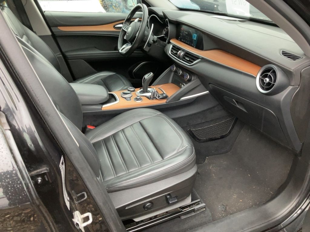 Alfa Romeo Stelvio 2021