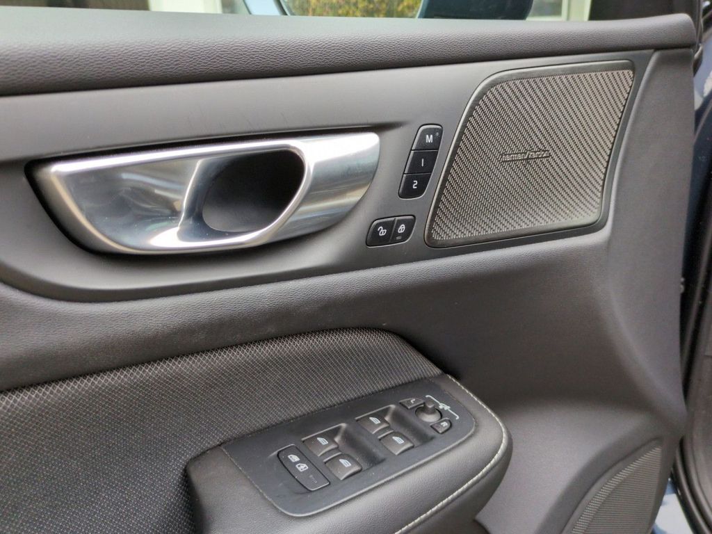 Volvo V60 Cross Country 2023