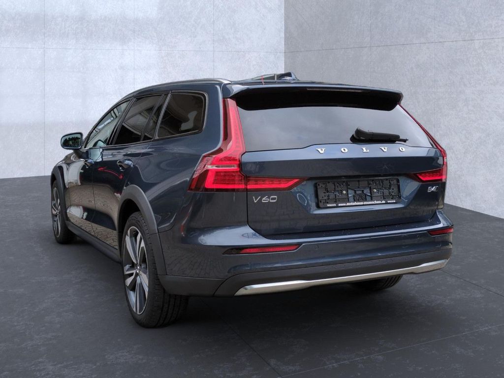 Volvo V60 Cross Country 2023