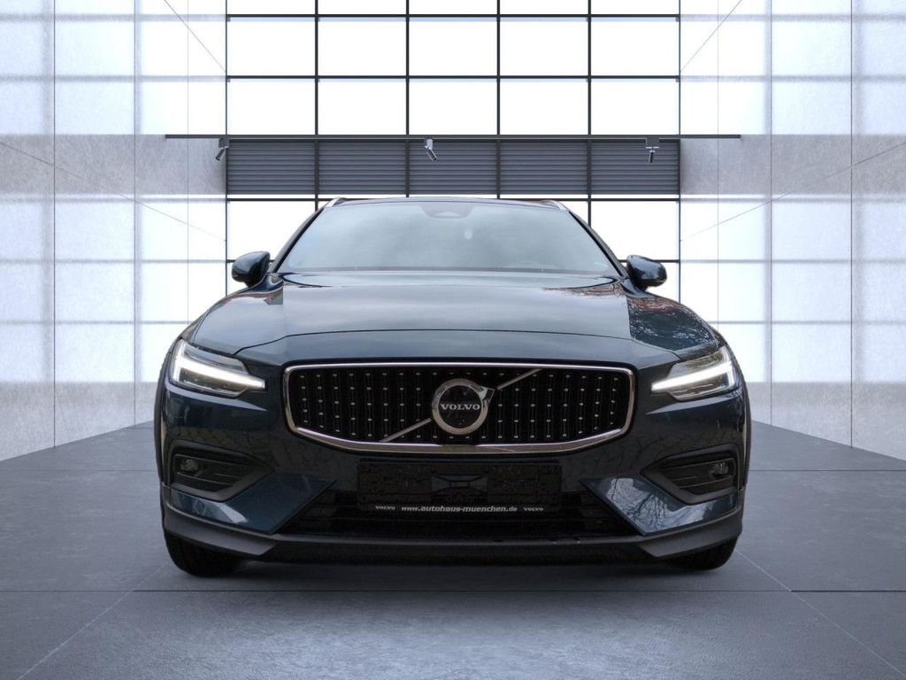 Volvo V60 Cross Country 2023