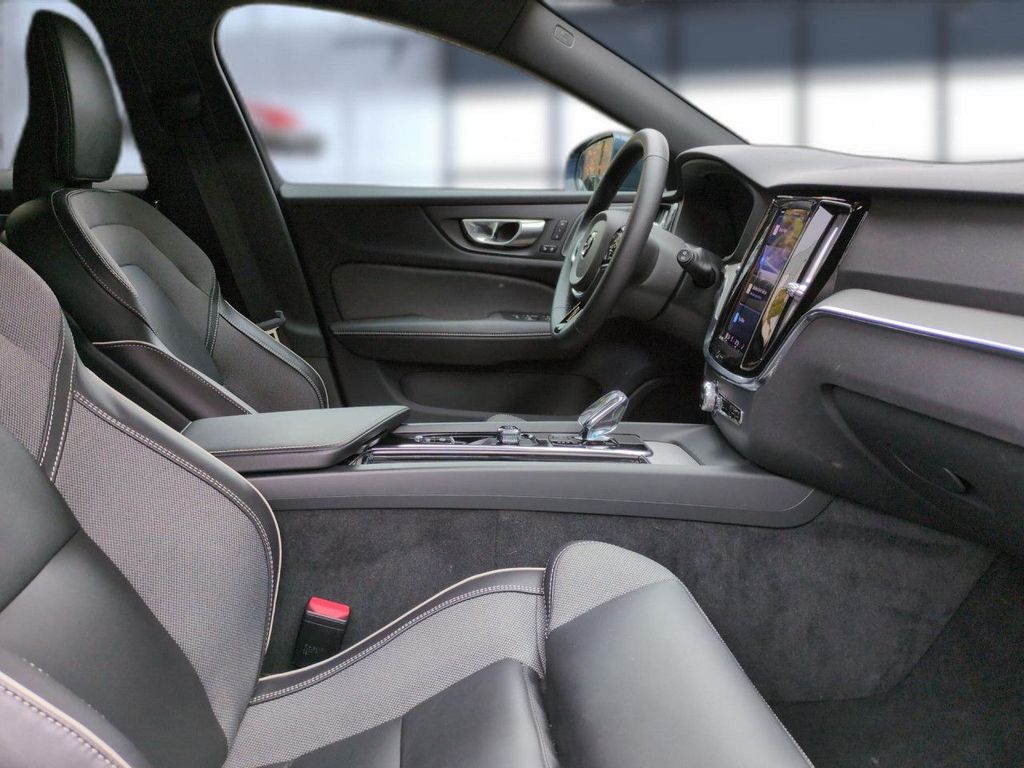 Volvo V60 Cross Country 2023