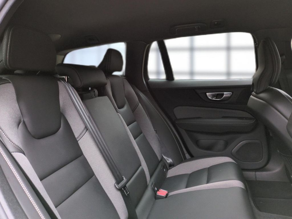 Volvo V60 Cross Country 2023