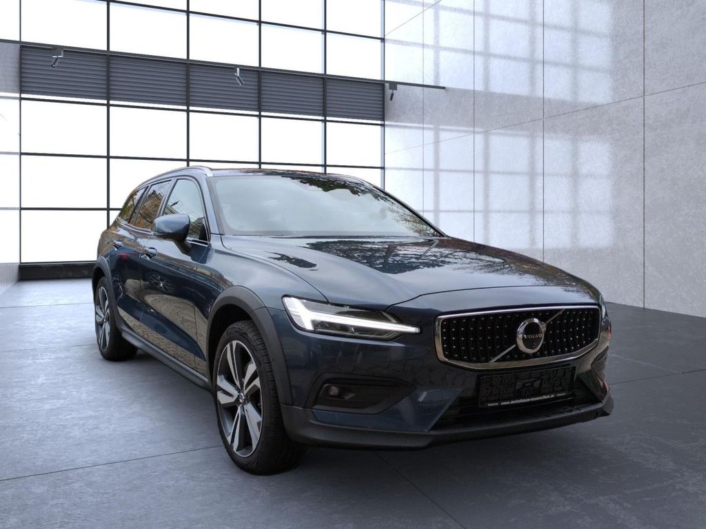 Volvo V60 Cross Country 2023