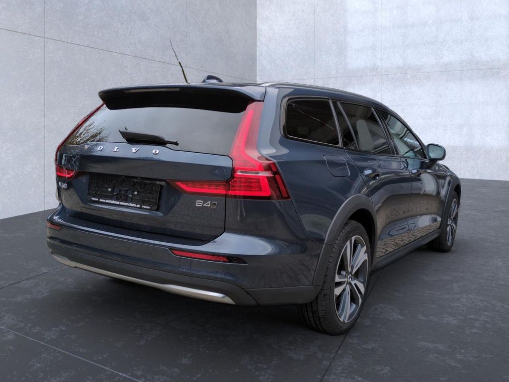 Volvo V60 Cross Country 2023