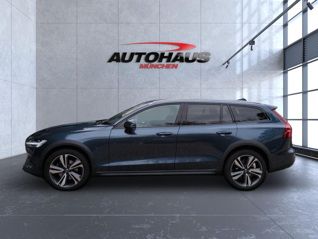 Volvo V60 Cross Country 2023