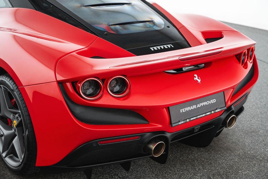 Ferrari F8 2022