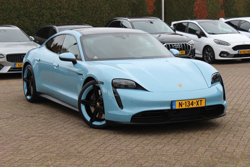 Porsche Taycan 2022