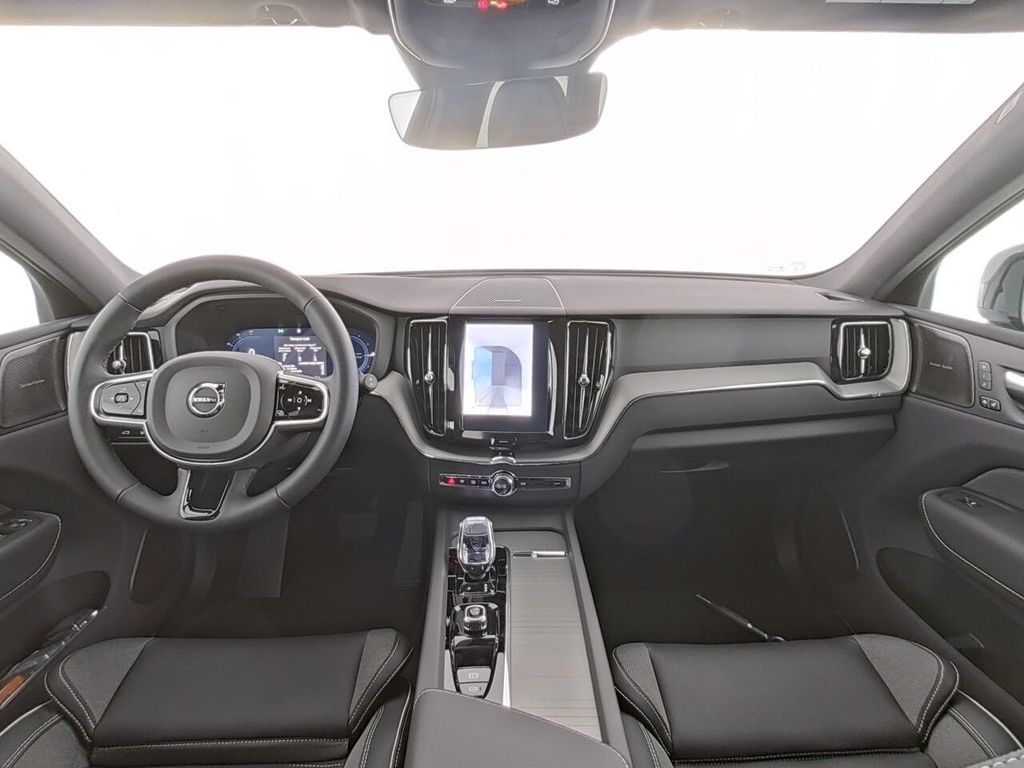 Volvo XC60 2025